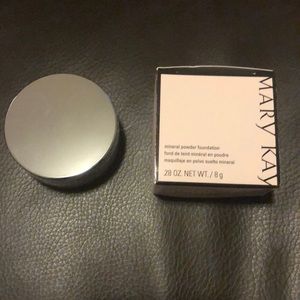 Mary Kay Mineral Powder Foundation - Ivory 1